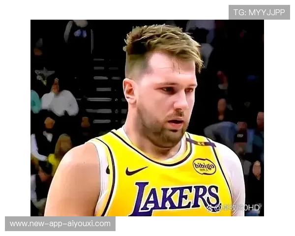 东契奇中路突破轻松得手,独行侠稳住进攻 东契奇中路突破轻松得手,独行侠稳住进攻