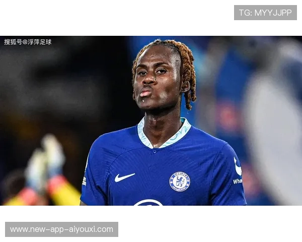 切尔西查洛巴强势争顶直冲门框,展现惊人实力! 切尔西查洛巴强势争顶直冲门框,展现惊人实力!